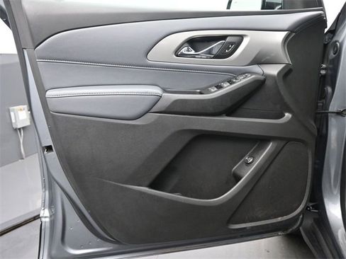 Used 2020 Chevrolet Traverse LT w/ Driver Confidence II Package image 12