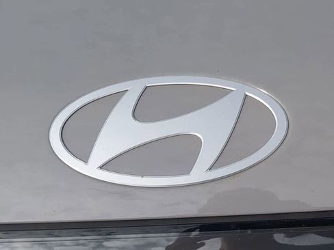 New 2026 Hyundai Ioniq 9 SE AWD/4WD image 12