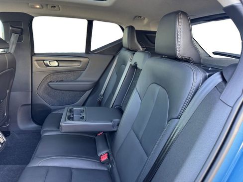 Certified 2025 Volvo XC40 B5 Plus image 23