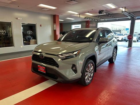 Used 2023 Toyota RAV4 XLE Premium image 6