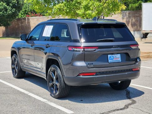 Used 2023 Jeep Grand Cherokee Altitude AWD/4WD image 7