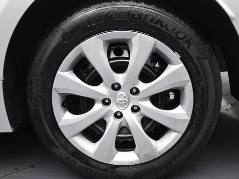 Used 2025 Toyota Corolla LE w/ Convenience Package image 10