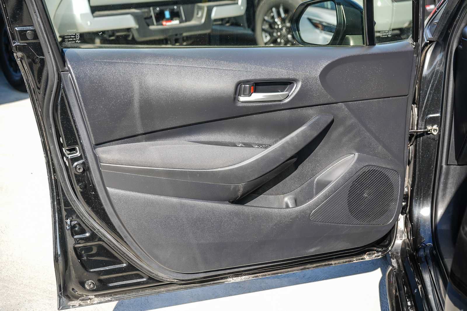 Used 2020 Toyota Corolla LE FWD image 19