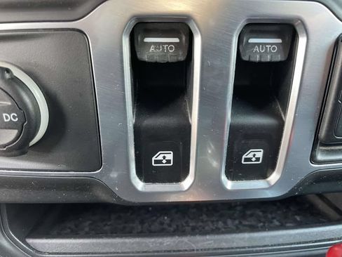 Used 2018 Jeep Wrangler Sport AWD/4WD image 16