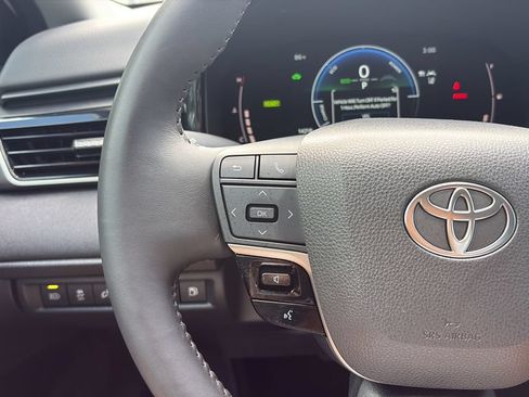 Used 2025 Toyota Camry LE w/ Convenience Package FWD image 19