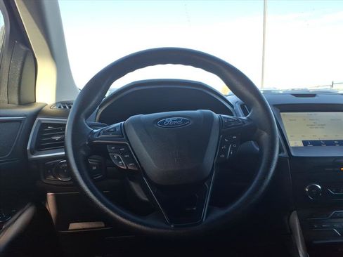 Used 2020 Ford Edge SE image 19