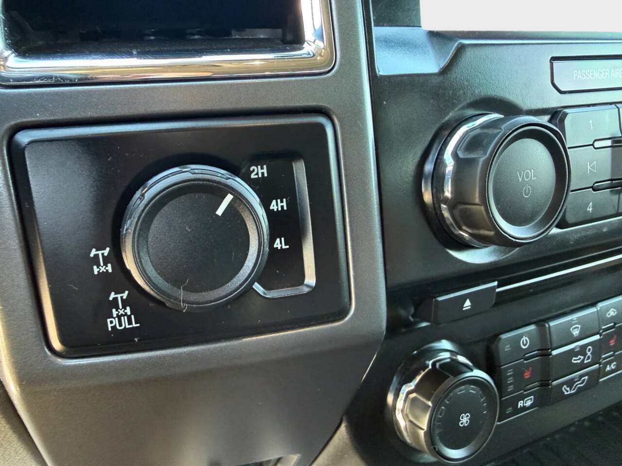 Used 2015 Ford F150 XLT w/ Equipment Group 302A Luxury AWD/4WD image 14