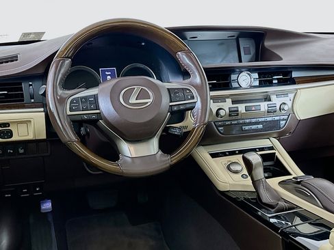 Used 2016 Lexus ES 350 w/ Navigation System Package image 18