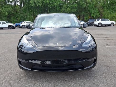 Used 2024 Tesla Model Y Long Range AWD/4WD image 2