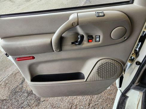 Used 2005 Chevrolet Astro AWD w/ Convenience Package image 10