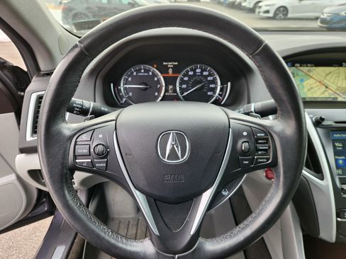 Used 2017 Acura TLX w/ Technology Package image 8