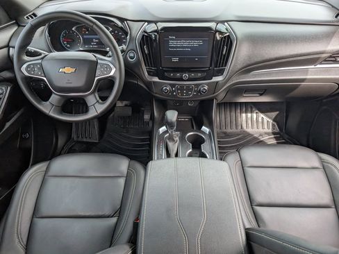 Used 2023 Chevrolet Traverse LT FWD image 9