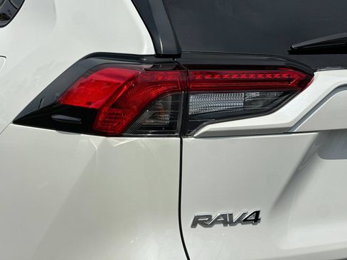 Used 2022 Toyota RAV4 XLE Premium FWD image 25