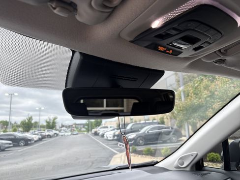 Used 2023 Toyota Corolla Cross XLE w/ Convenience Package AWD/4WD image 34