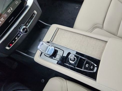 New 2026 Volvo XC90 B5 Core image 34