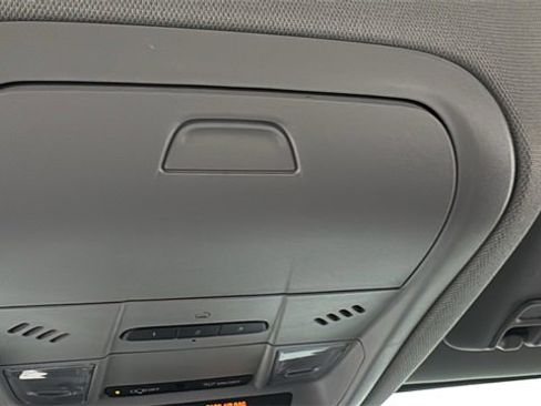 Used 2023 GMC Acadia AT4 image 33