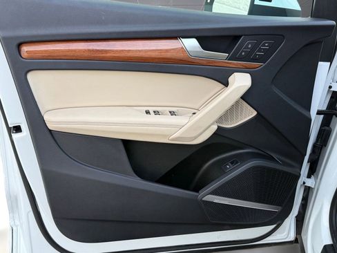 Used 2021 Audi Q5 Premium Plus w/ Premium Plus Package image 11