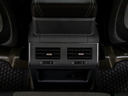 Used 2025 INEOS Grenadier AWD/4WD image 30