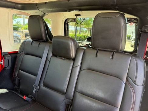 Used 2022 Jeep Wrangler Unlimited Rubicon w/ LED Lighting Group AWD/4WD image 28