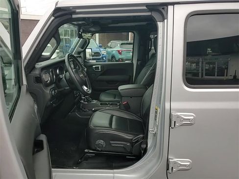 Used 2023 Jeep Wrangler Unlimited Sahara w/ Cold Weather Group image 11