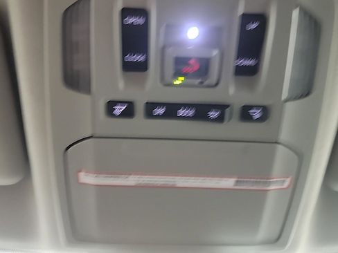 Used 2023 Toyota Highlander XLE AWD/4WD image 39