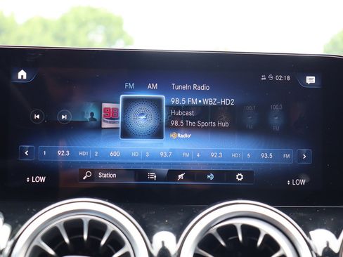 Used 2023 Mercedes-Benz GLB 250 4MATIC w/ Premium Package image 32