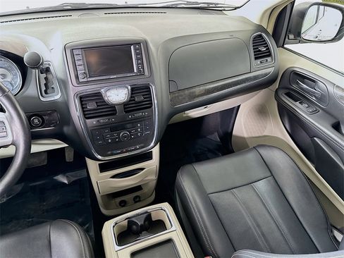 Used 2014 Chrysler Town & Country Touring-L w/ Driver Convenience Group image 26