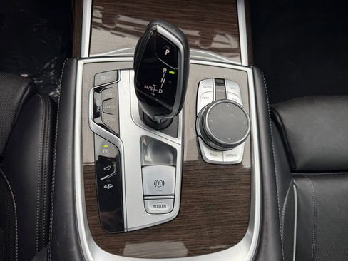Used 2020 BMW 750i xDrive AWD/4WD image 23