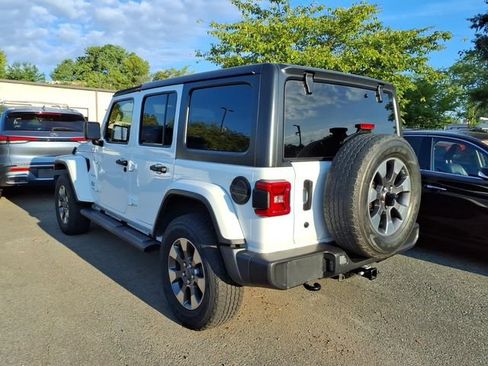 Used 2018 Jeep Wrangler Unlimited Sahara AWD/4WD image 4
