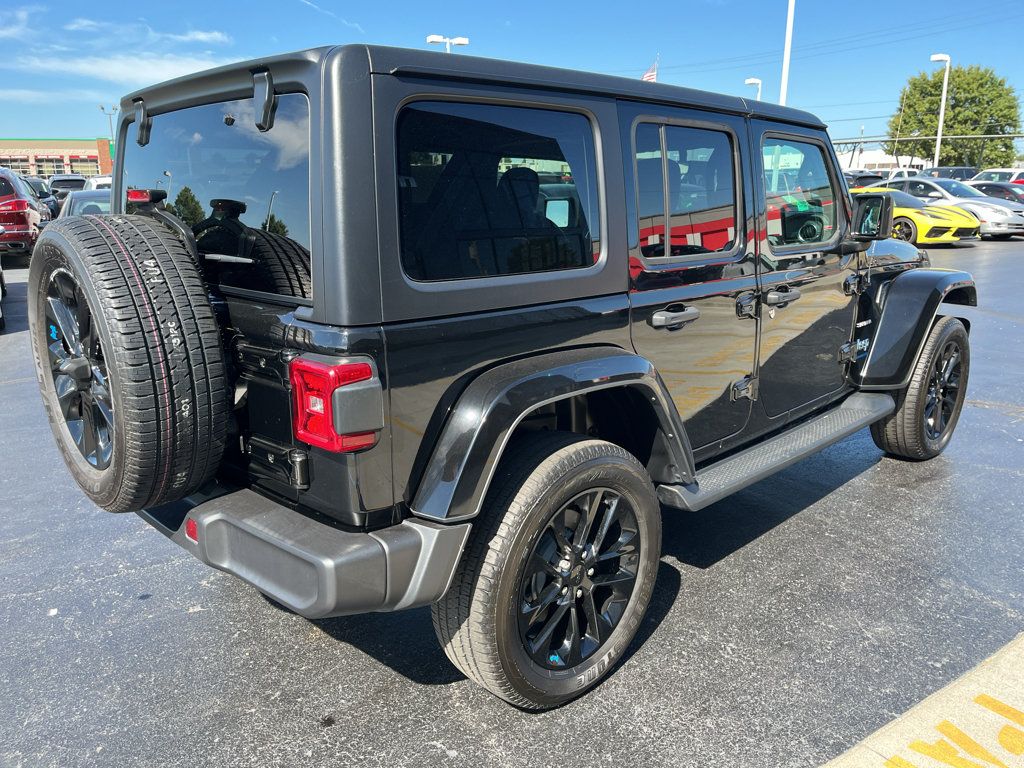 Used 2023 Jeep Wrangler Unlimited Sahara AWD/4WD image 9