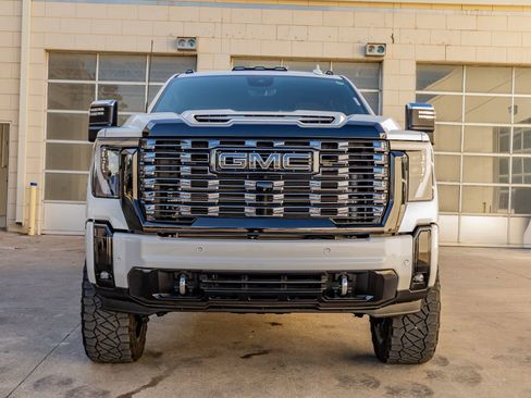 Used 2025 GMC Sierra 2500 Denali Ultimate image 2