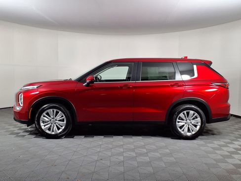 New 2026 Mitsubishi Outlander ES image 4