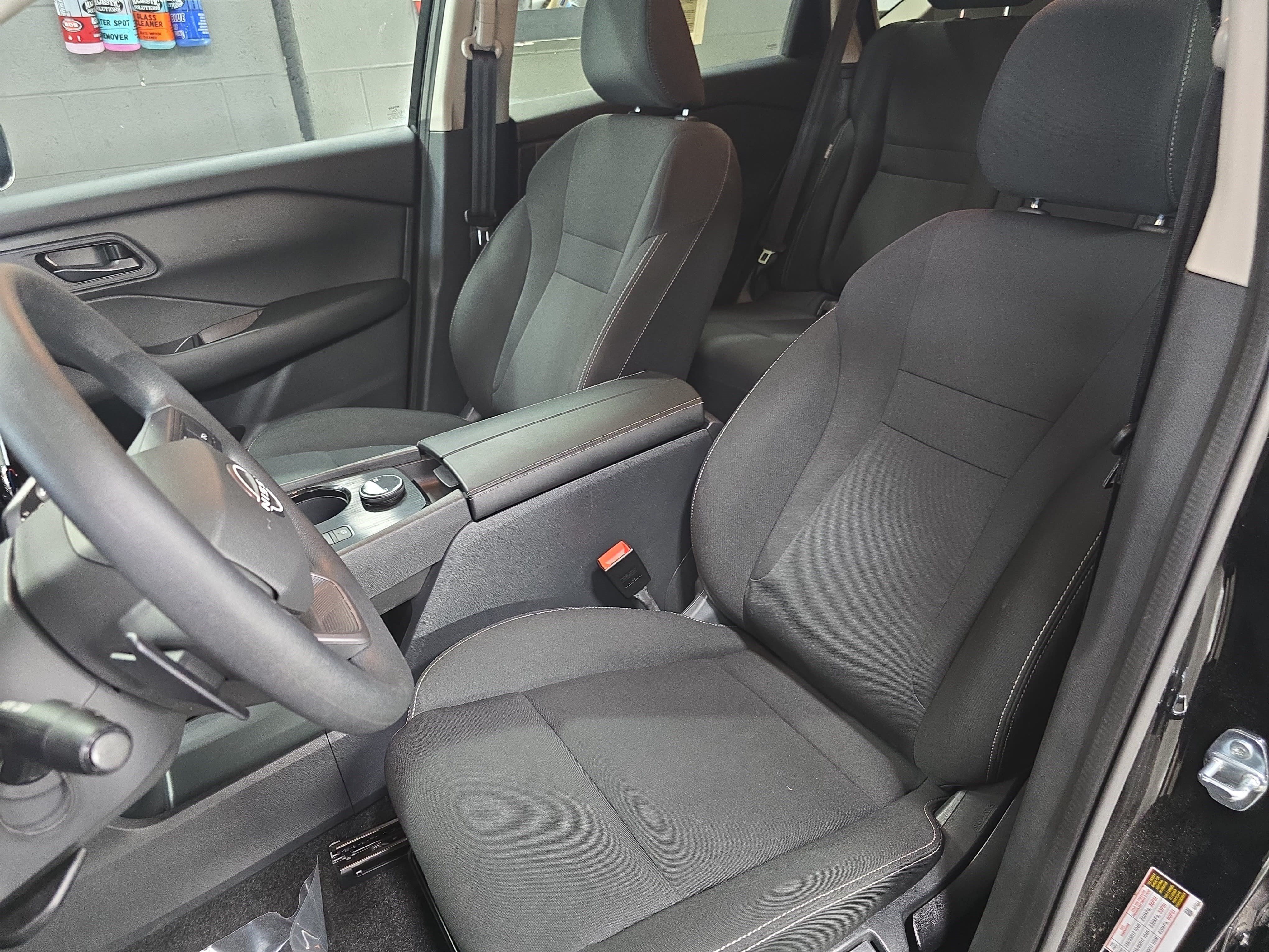 Used 2025 Nissan Rogue S AWD/4WD image 13