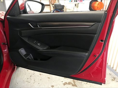 Used 2018 Honda Accord Sport image 25