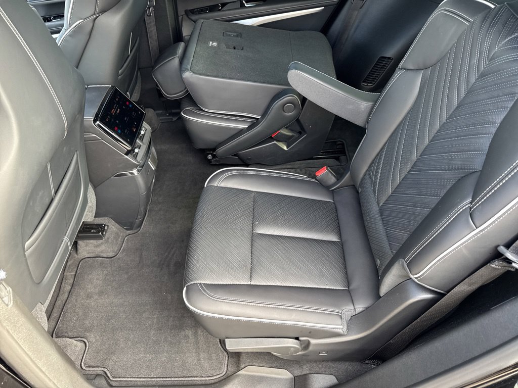 Used 2026 Cadillac Vistiq Platinum w/ LPO, Floor Liner Package AWD/4WD image 32