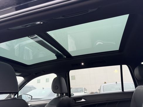 Certified 2024 Volkswagen Tiguan SE R-Line image 15