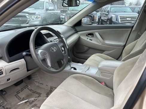 Used 2010 Toyota Camry LE FWD image 9
