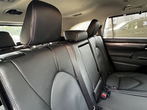 Used 2026 Toyota Highlander Limited AWD/4WD image 41
