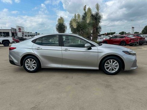 Used 2025 Toyota Camry LE image 2