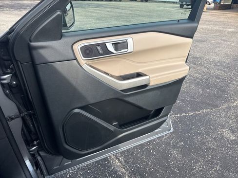 Used 2023 Ford Explorer XLT image 26