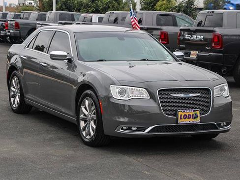 Used 2018 Chrysler 300 Limited image 5