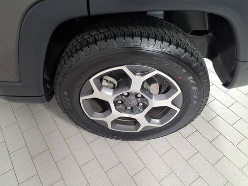 Used 2022 Jeep Compass Trailhawk AWD/4WD image 8