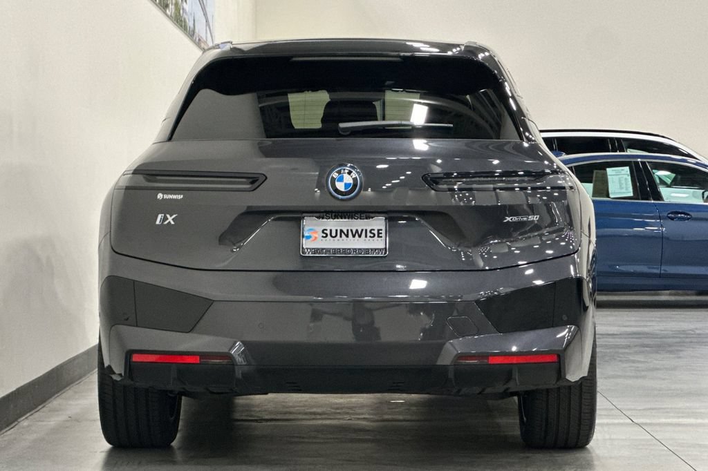 Used 2024 BMW iX xDrive50 w/ Sport Package AWD/4WD image 5