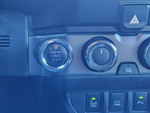 Used 2022 Toyota Tacoma TRD Off-Road w/ Technology Package image 26