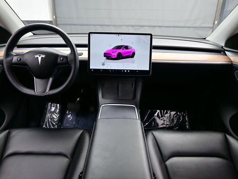 Used 2024 Tesla Model Y Long Range AWD/4WD image 16