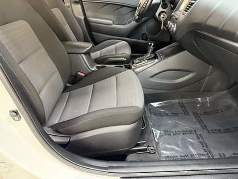 Used 2017 Kia Forte S image 16
