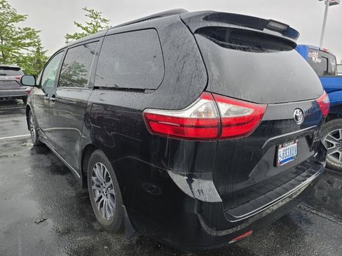 Used 2018 Toyota Sienna XLE w/ XLE Navigation Package FWD image 5