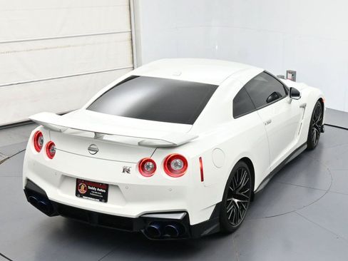 Certified 2024 Nissan GT-R Premium w/ Premium Interior Package AWD/4WD image 39