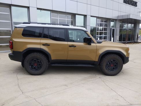 Used 2025 Toyota Land Cruiser w/ Premium Package image 10