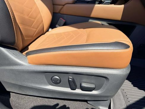 Used 2024 Nissan Pathfinder Platinum w/ Cargo Package FWD image 9